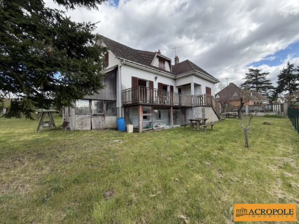 Maison à vendre à Briare - Potentiel divisible en 3 logements, terrain de 669 m²