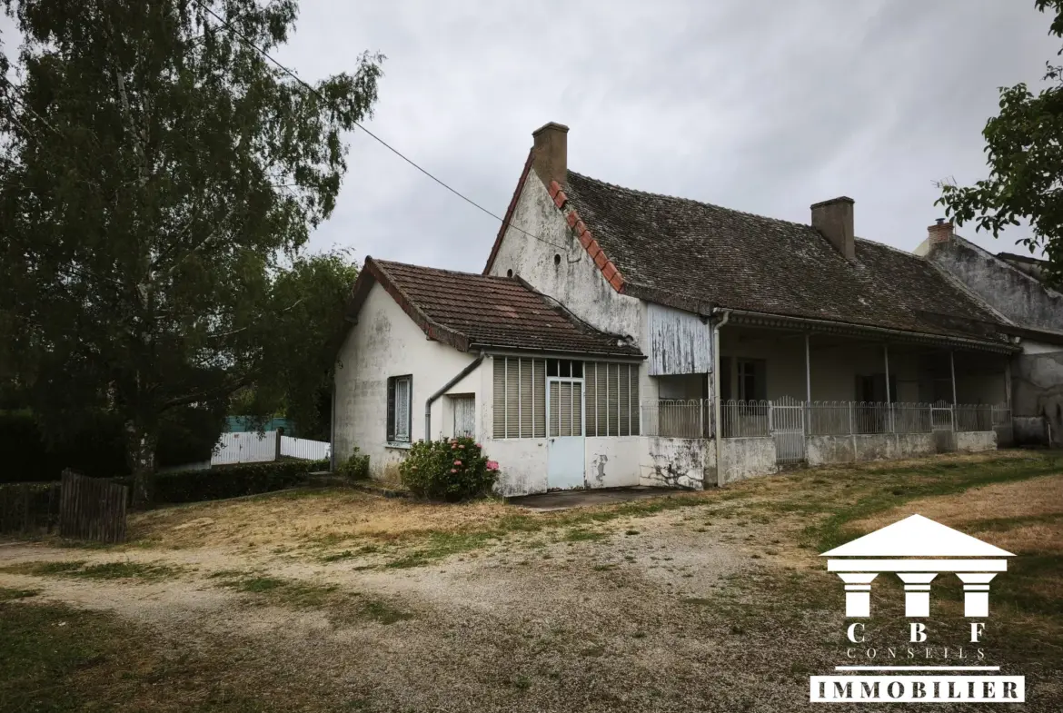 Maison mitoyenne à restaurer au cœur de l'Abergement Sainte Colombe 