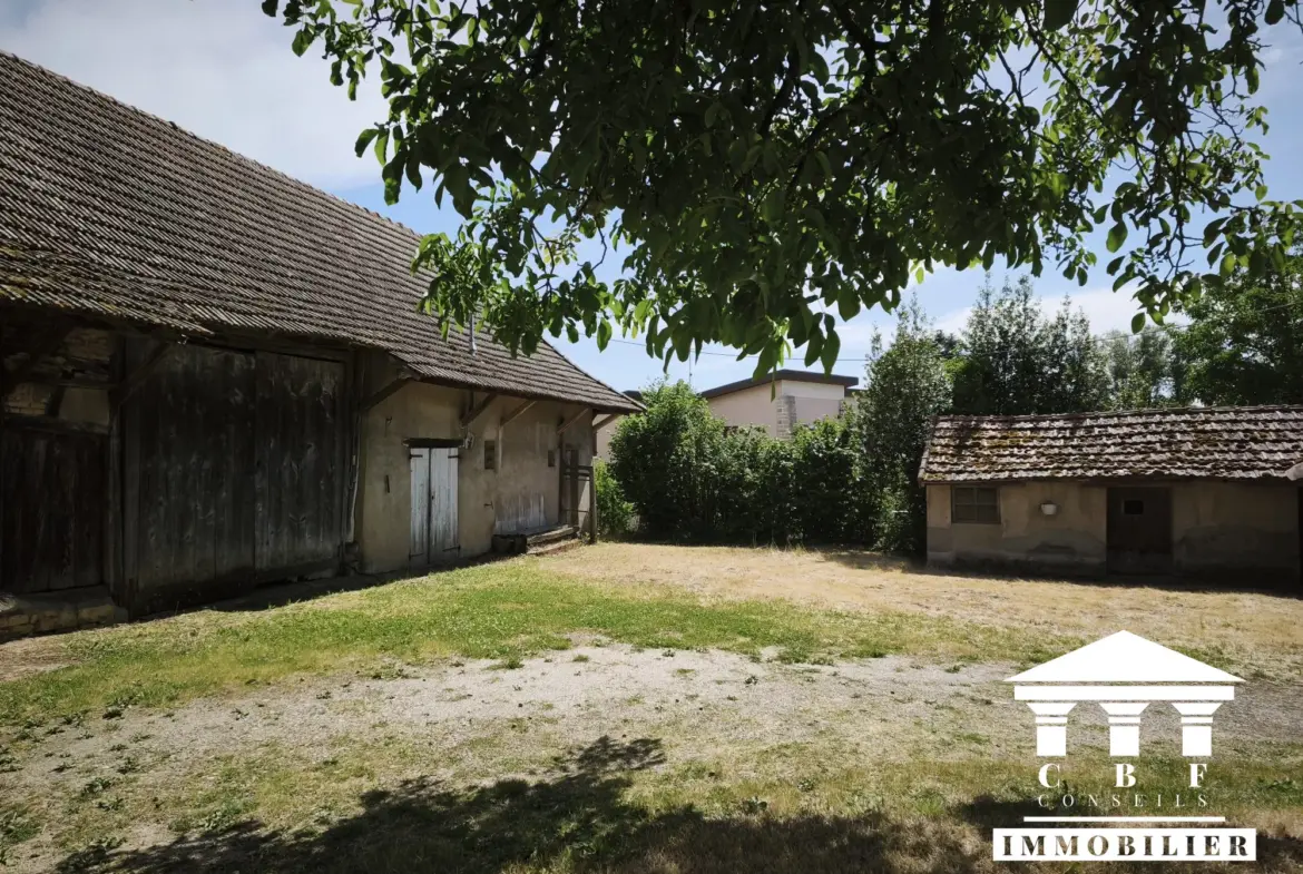 Maison mitoyenne à restaurer au cœur de l'Abergement Sainte Colombe 