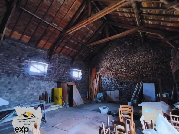 Immeuble à vendre à Landos avec fort potentiel locatif et dépendances
