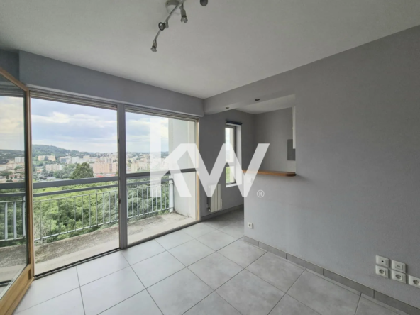 Studio à vendre à Saint-Étienne de 27 m² avec balcon et potentiel locatif élevé