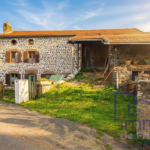 Belle ferme ancienne à Loudes avec potentiel de rénovation près du Puy-en-Velay