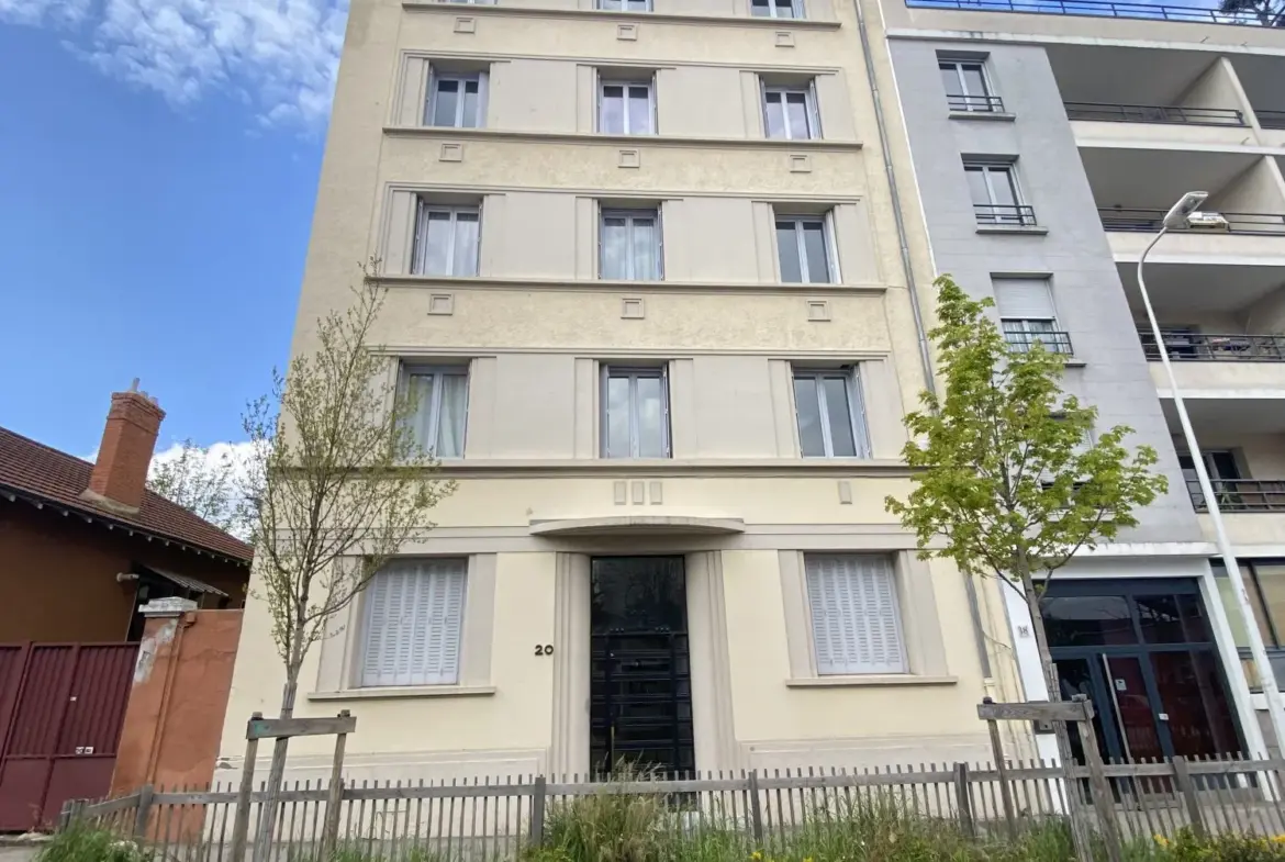 A vendre appartement T1/T2 de 36 m² à Lyon proche tram, calme et lumineux 