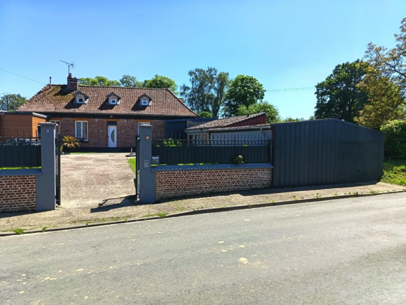 Maison de campagne rénovée avec garage et terrain de 1100 m² à Courcelles-au-Bois