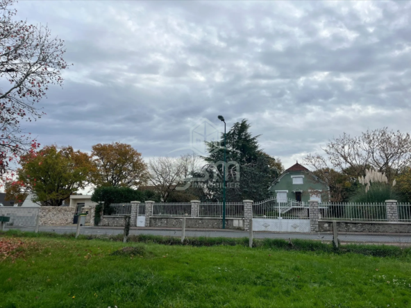 Terrain constructible de 537 m² à Montbazon, idéal pour votre futur projet immobilier