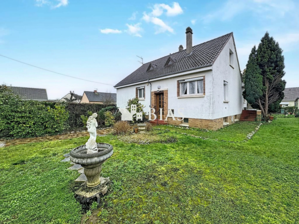 Maison à vendre à Caudebec-lès-Elbeuf avec jardin, garage et potentiel.