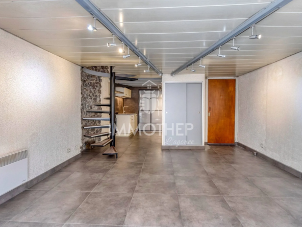 À vendre à Grenoble, appartement duplex T2 de 56 m² avec parking et commodités