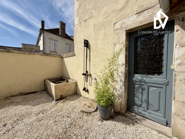 Maison de village à vendre à Appoigny, 80 m² rénovée avec cour privative