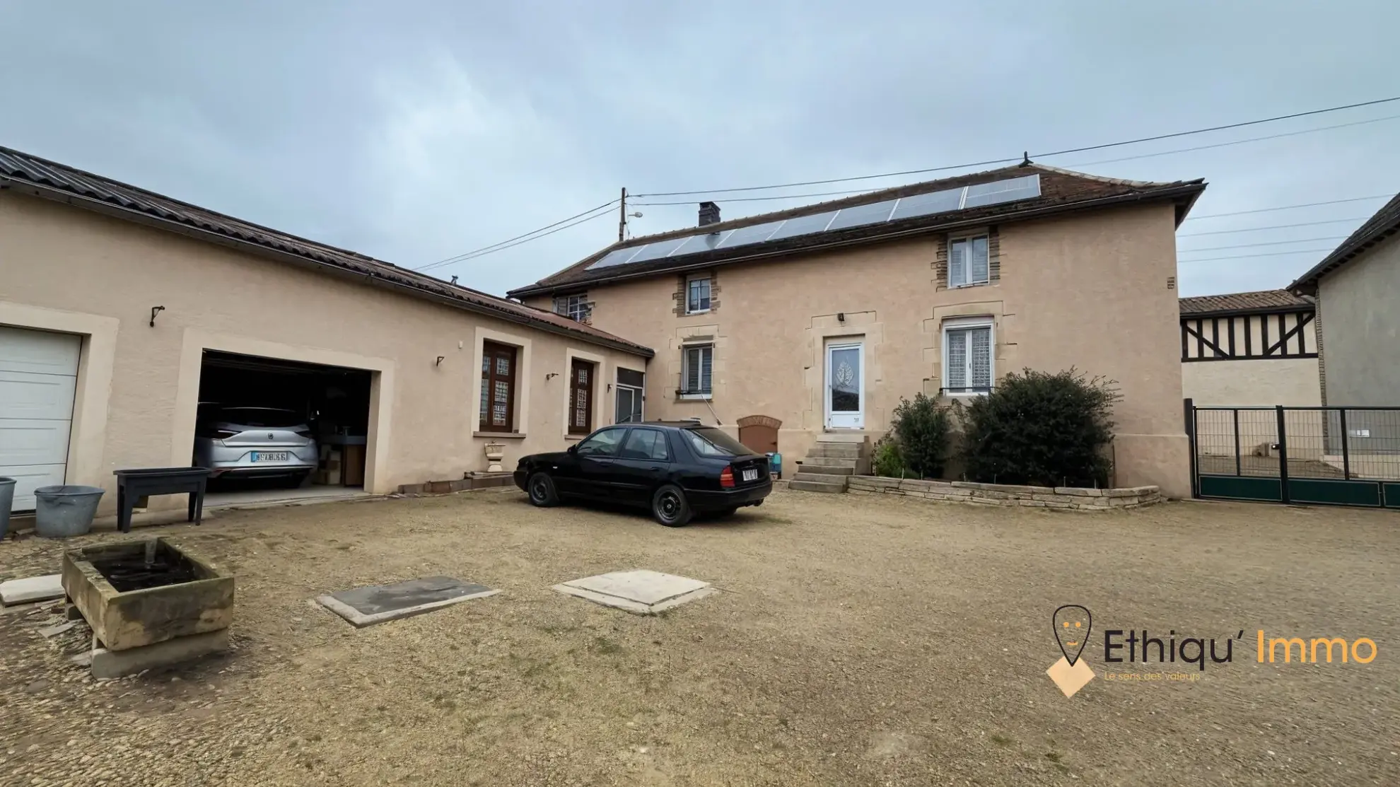 Maison ancienne au bord de la rivière La Voire à Bétignicourt – Cadre paisible 