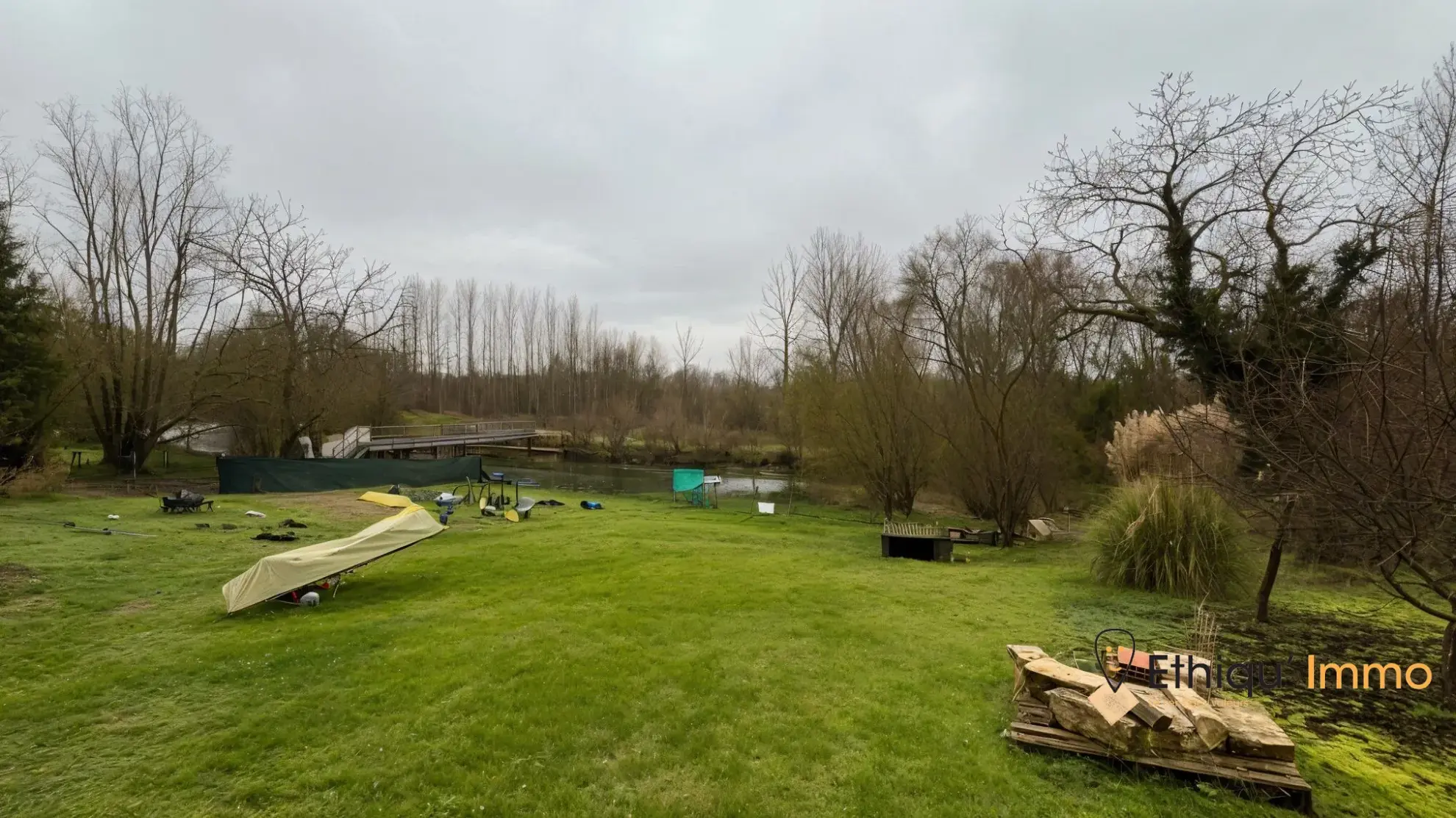 Maison ancienne au bord de la rivière La Voire à Bétignicourt – Cadre paisible 