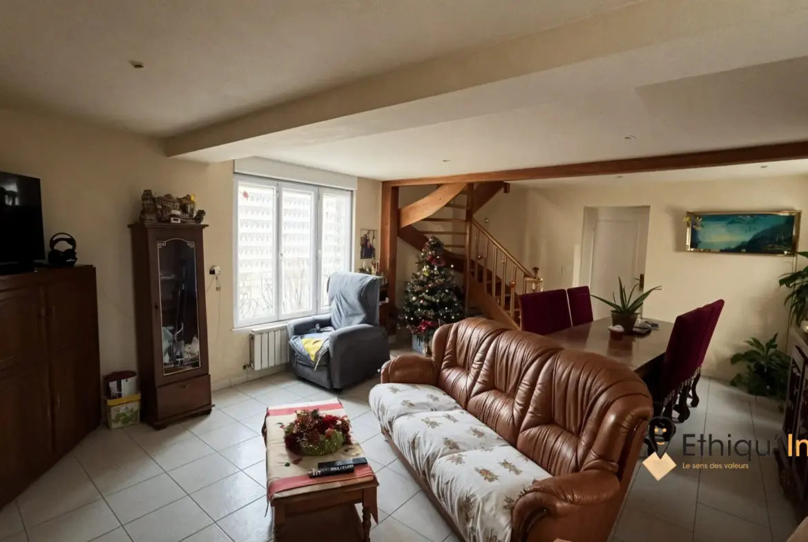 Maison ancienne au bord de la rivière La Voire à Bétignicourt – Cadre paisible 