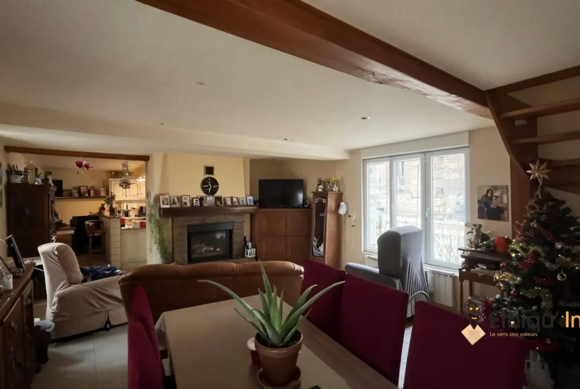 Maison ancienne au bord de la rivière La Voire à Bétignicourt – Cadre paisible 