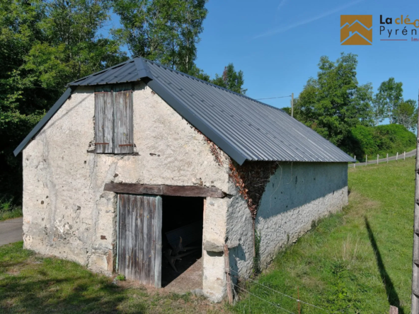 Grange agricole avec terrain à Lourdes - Opportunité à 39 900 euros