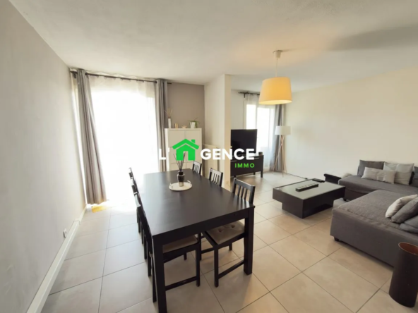Appartement T4 lumineux avec balcon, vue dégagée et parking à Martigues FERRIERES