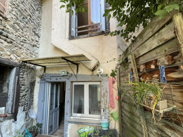 Maison à vendre à Thiers avec jardin et terrasse, emplacement central