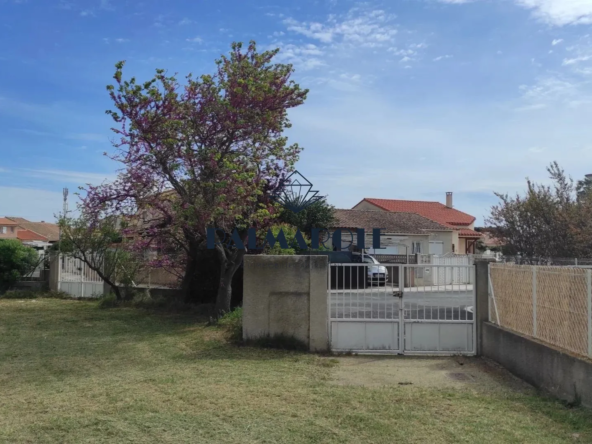 Terrain constructible de 459 m² à Sainte-Marie-la-Mer avec permis de construire