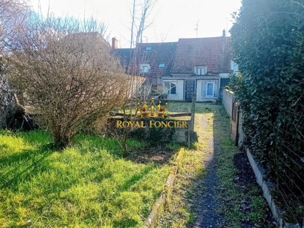Maison de ville de 120 m2 hab avec 4 chambres  Maison ancienne de 120 m² avec garage et terrain à Châtellerault 86100