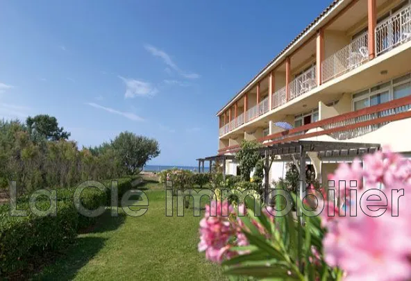Investissement immobilier au Grau-du-Roi avec appartement 2 pièces et services plage