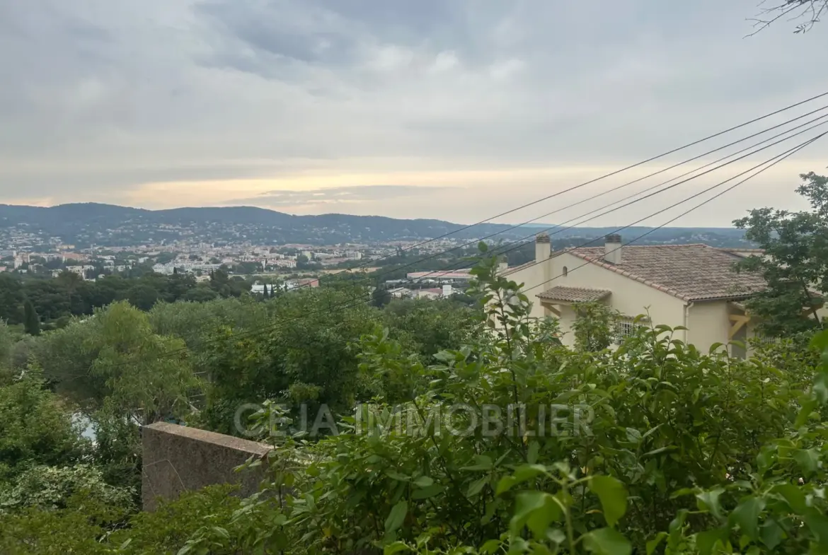 Cabanon à vendre à Draguignan avec vue dégagée et potentiel d'agrandissement 