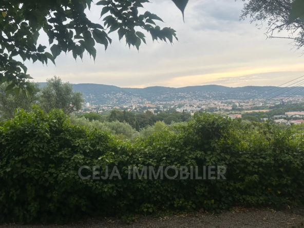 Cabanon à vendre à Draguignan avec vue dégagée et potentiel d'agrandissement