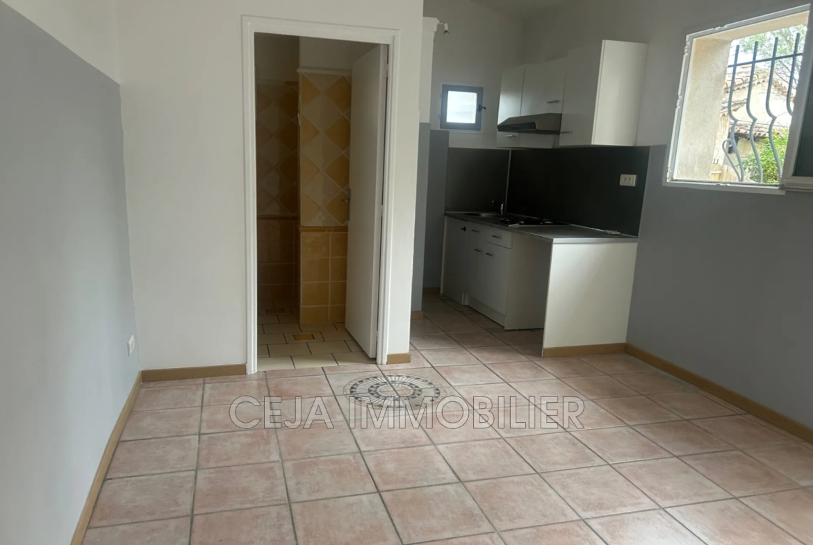 Cabanon à vendre à Draguignan avec vue dégagée et potentiel d'agrandissement 