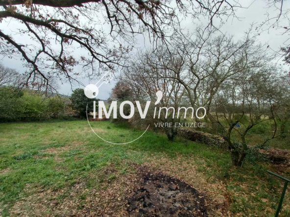 Terrain à bâtir de 950 m² proche Saint-Quentin-la-Poterie avec vue dégagée