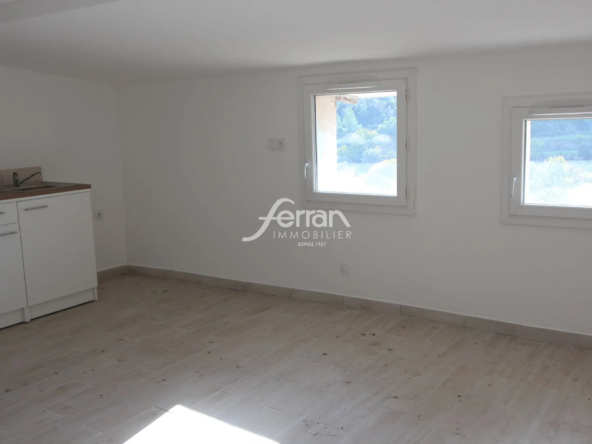 Studio à vendre de 19m² à Flayosc, vue campagne, dernier étage