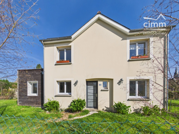 Maison récente avec 4 chambres à Jumelles, proche commodités, grand terrain clos