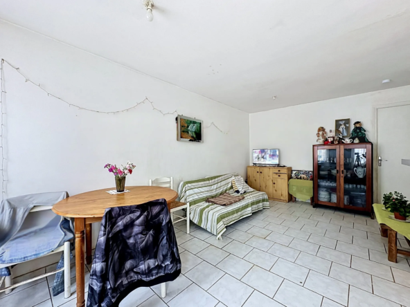 Appartement T2 de 36,39 m² à Gisors, loué, avec parking et cave