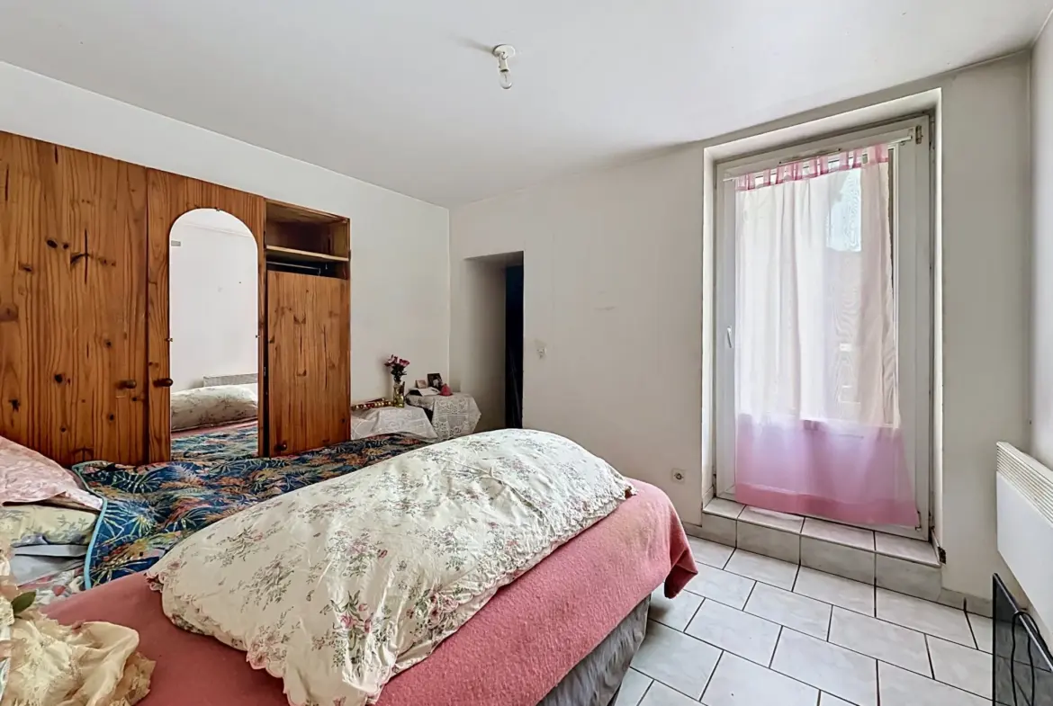 Appartement T2 de 36,39 m² à Gisors, loué, avec parking et cave 