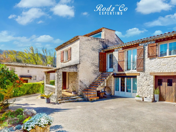 Maison avec appartement indépendant, jardin et potentiel locatif à Saint-Martin-de-Castillon