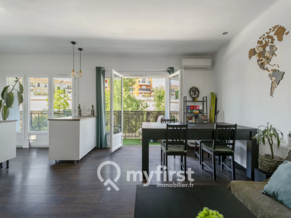 Appartement à vendre à Aubagne avec balcon et studio loué, opportunité rare en centre-ville
