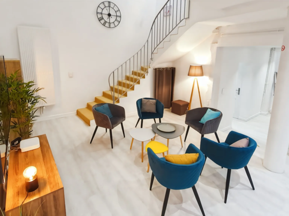 Maison de ville T6 avec terrasse à Auch, location optimale