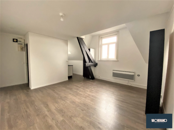 Studio lumineux de 25 m² à Lille avec parking privé, idéal investissement