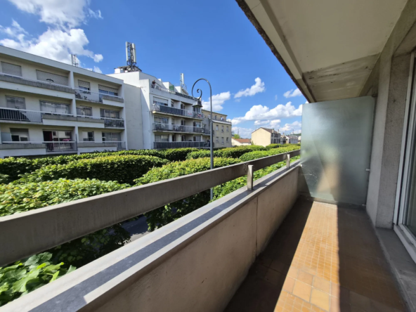 vu exxterieur Studio en Hyper Centre de Chelles avec Parking et Cave - Idéal investisseur ou premier achat