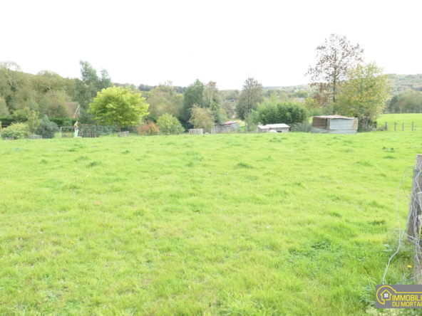 Terrain constructible de 1018 m² à Saint-Pois, Eau, Électricité, Tout-à-l'égout