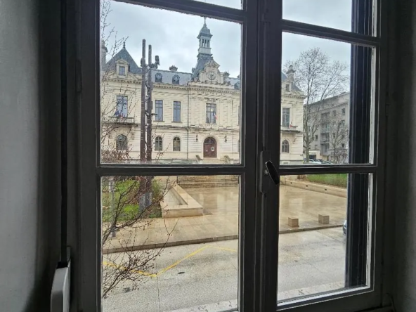 Plateau de 31,50 m² à aménager au cœur d'Oullins, idéal pour investissement ou premier achat