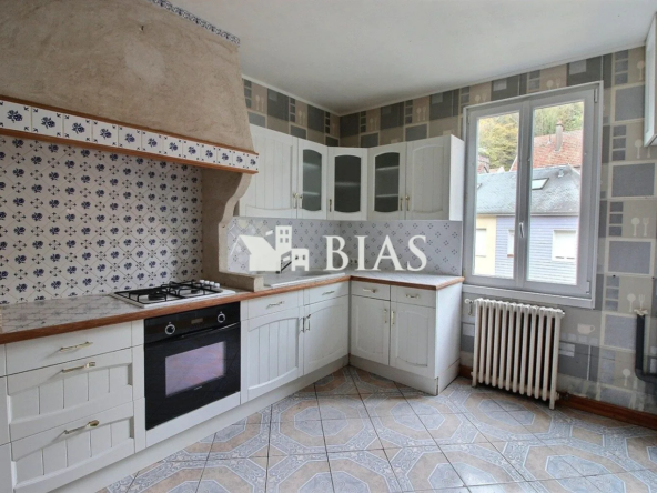 Maison à vendre à Elbeuf avec cour et potentiel d'agrandissement