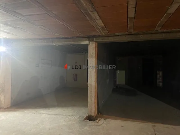 Garage individuel sécurisé à Amélie-les-Bains - Idéal investissement