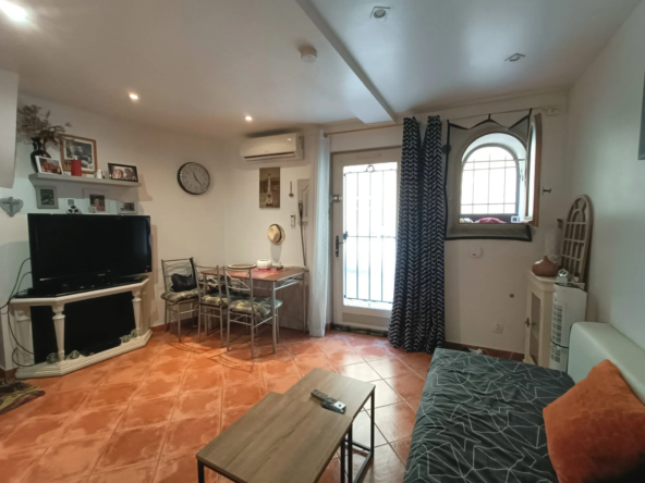Maison de village avec DUH à Capestang – Opportunité d'investissement en Occitanie