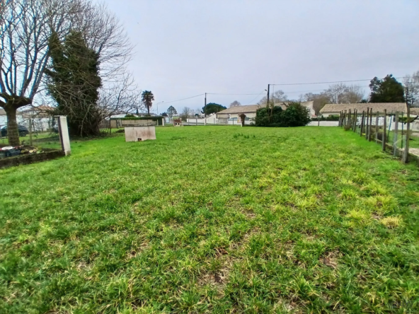Terrain constructible de 422 m² à Meschers avec viabilisation et emplacement idéal