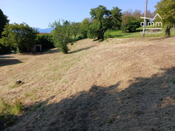 Terrain constructible à vendre à Morette, vue sur le Vercors