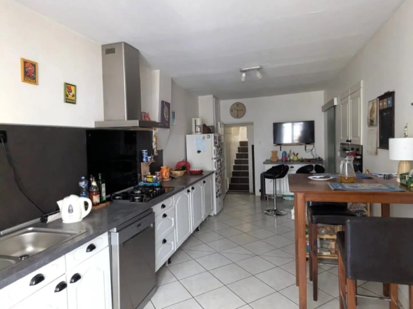 Spacieuse maison rénovée de 131 m² avec terrasse à Saint-Étienne