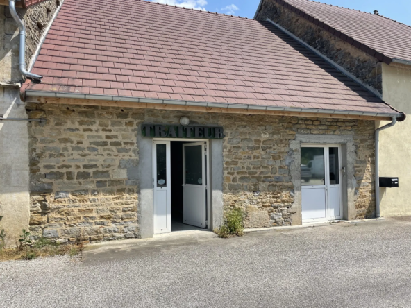 À vendre bâtiment professionnel de 400 m² à Darbonnay - Visibilité exceptionnelle et parking