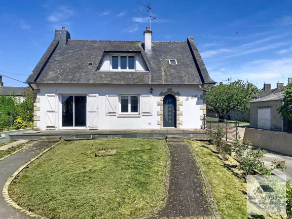 Maison à vendre à Maen Roch de 113 m² avec terrain clos et dépendance