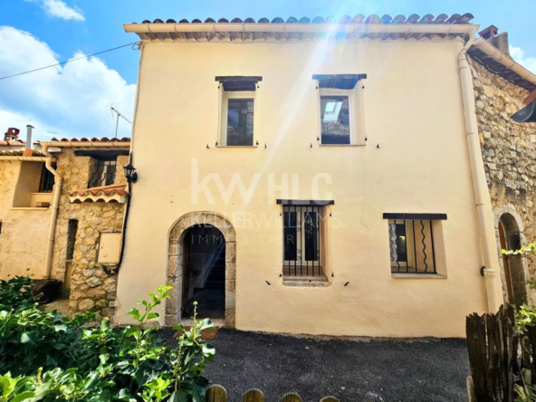 Maison de village 2/3 pièces rénovée à Escragnolles avec terrain et cave