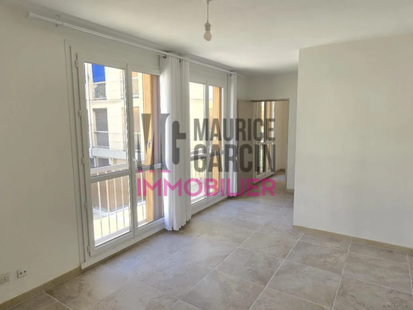 Appartement T.1 rénové de 28m² avec cave à Avignon intra-muros