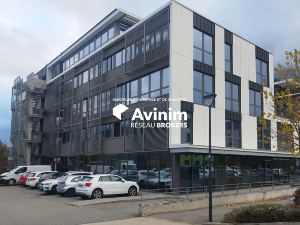 Bureaux de 53 m² à Sallanches en open space avec climatisation et fibre optique