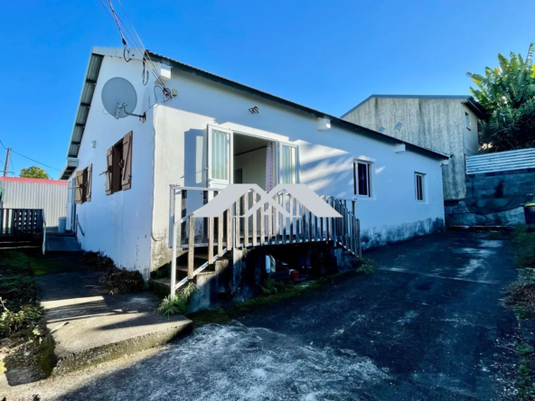 Maison F5 à vendre au Tampon avec terrasse et terrain de 290 m²