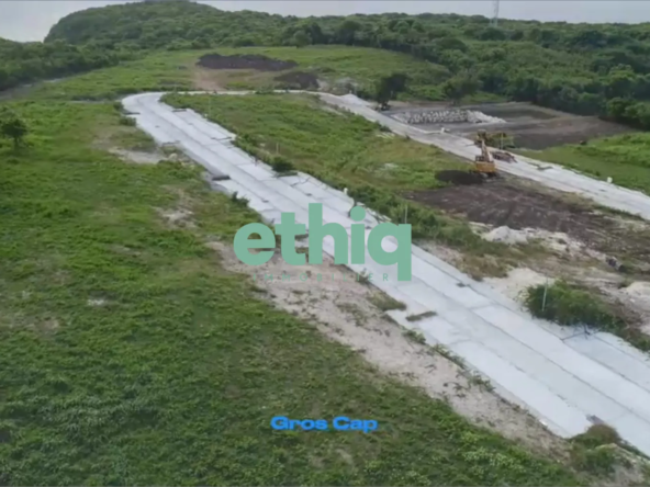 Terrain viabilisé à Petit Canal à 500 mètres de la mer, sécurisé et prêt à bâtir
